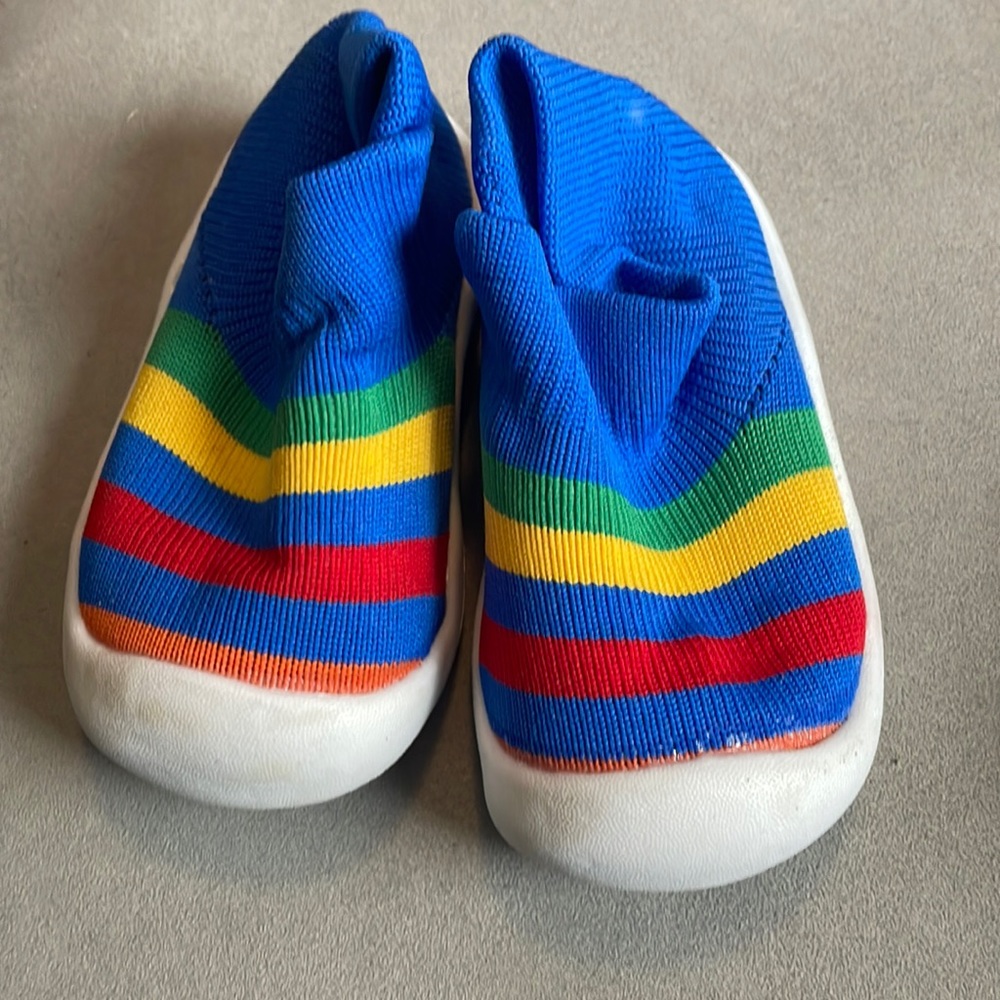 Non name brand shoes. Size 4ish baby